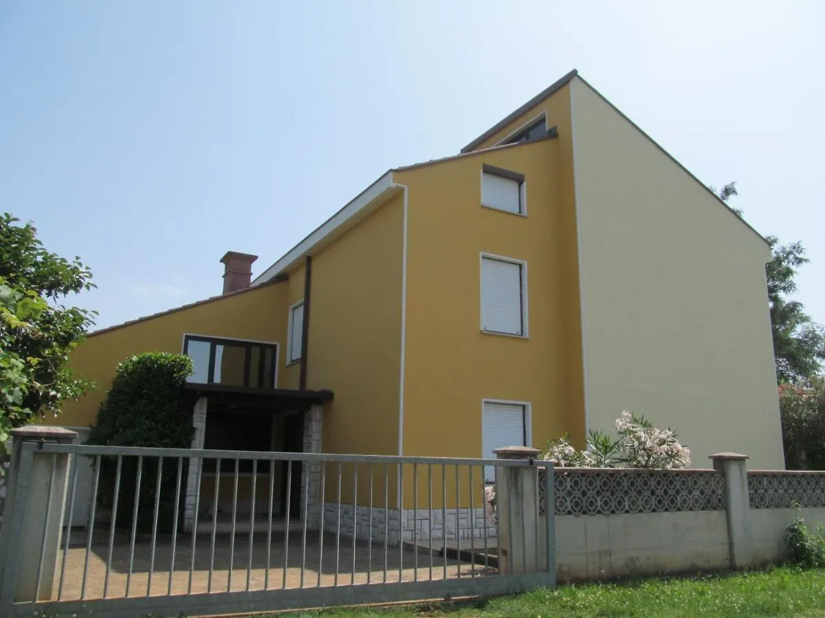 Apartments Zvezdica*** With Garden Zambratija  Zambratija (Istria)