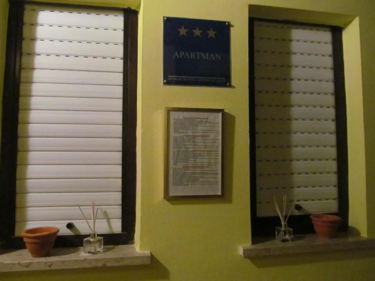 Apartments Zvezdica*** With Garden Zambratija