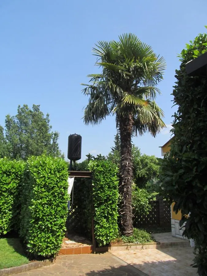 Apartments Zvezdica*** With Garden Zambratija  Zambratija (Istria)