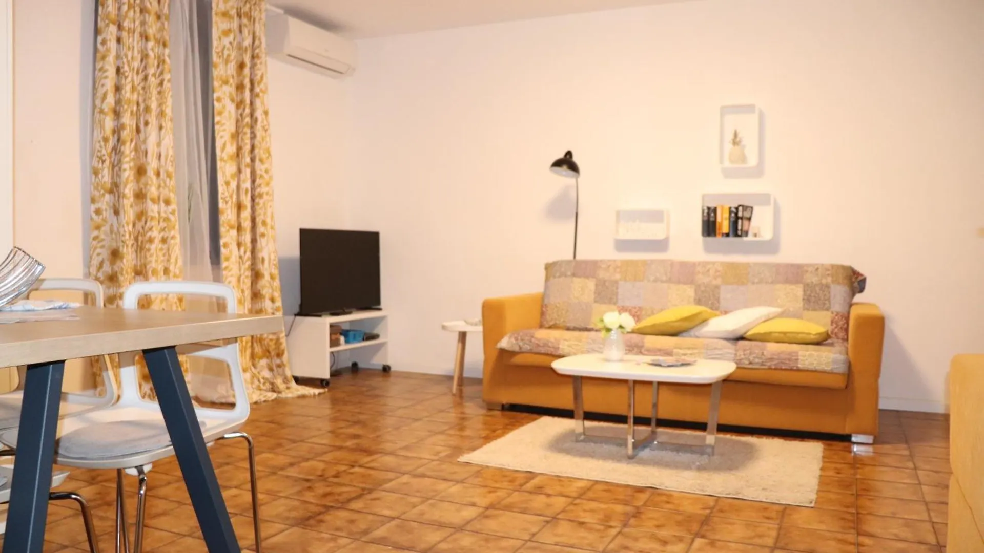 Apartments Zvezdica*** With Garden Zambratija